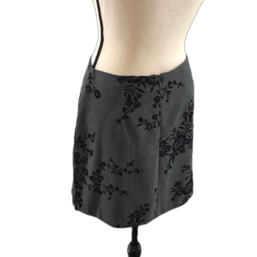I.L.U. VINTAGE Dark Gray/Black Velvet Embroidery Floral Design Mini Skirt - 7 - Picture 3 of 14